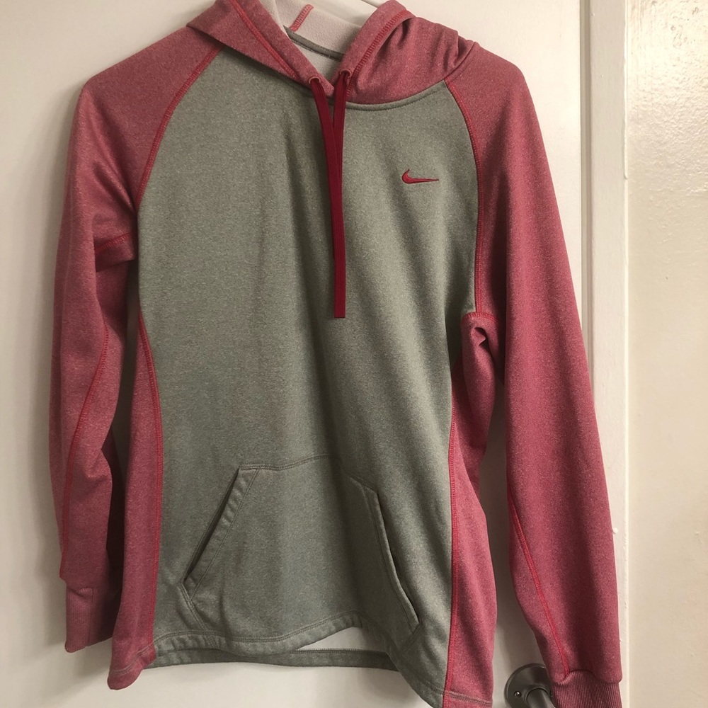 Nike therma-fit workout sweatshirt